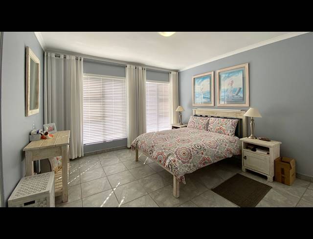 6 BEDROOM HOUSE FOR SALE IN DWARSKERSBOS